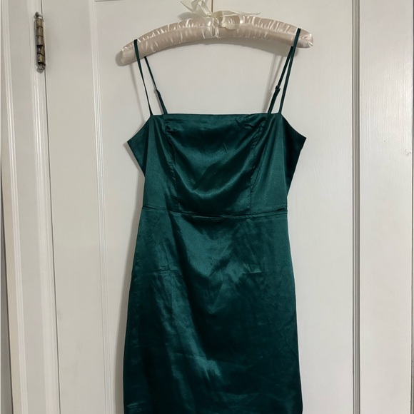 Small Emerald green, mid thy slip dress. Lined. 97% poly, 3% spandex. - Picture 2 of 4